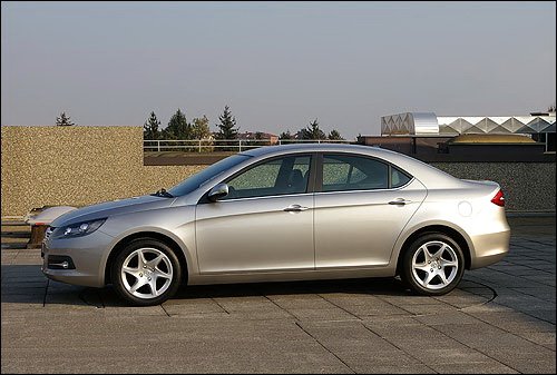 江淮B级车B18实车图曝光 上海车展面世 汽车之家 江淮B级车B18实车图曝光 上海车展面世 汽车之家