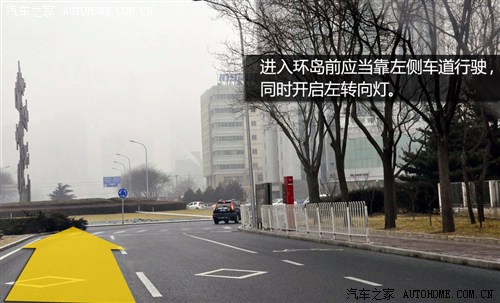 那么环岛中究竟如何使用转向灯呢?