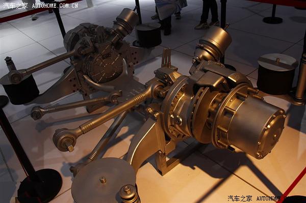 这是byd k9大型客车的轮毂电机带副车架,及上下推力杆总成高清图片