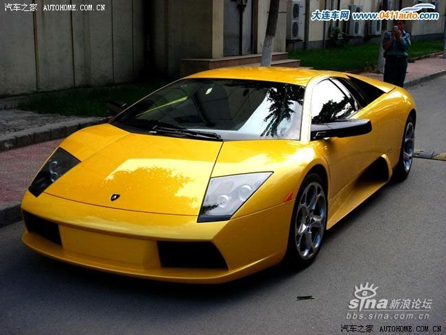 【图】看看中国传媒大学学生开顶级跑车来上学