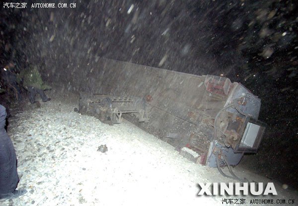 【图】新疆连下两天大雪--目前还在下,火车翻车