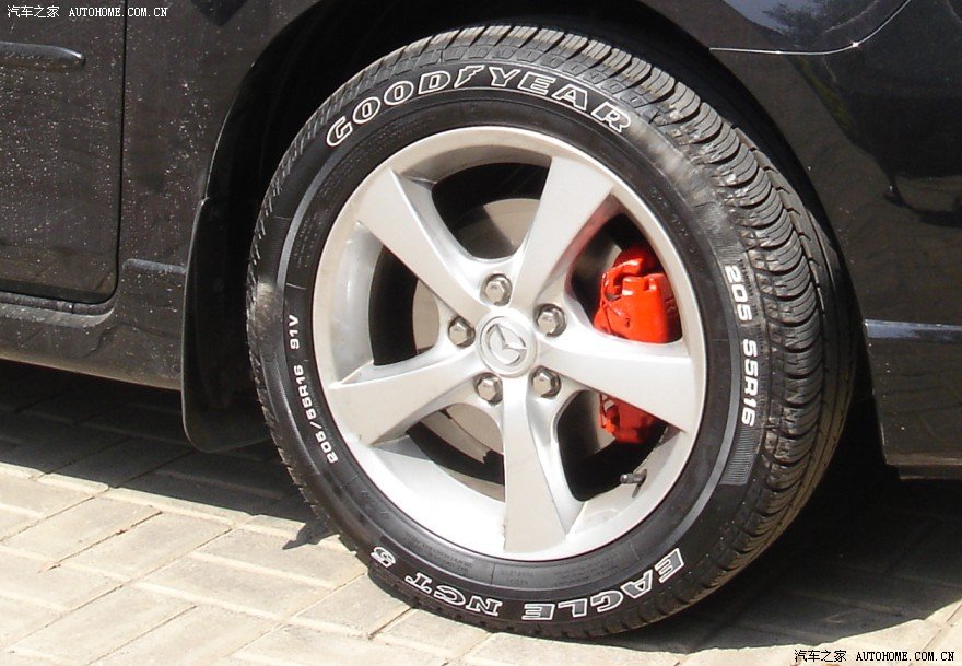 【图】喷红刹车钳+轮胎字描白_马自达3论坛