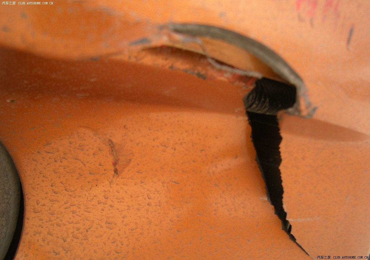 【图】KK撞断消防栓,没什么事