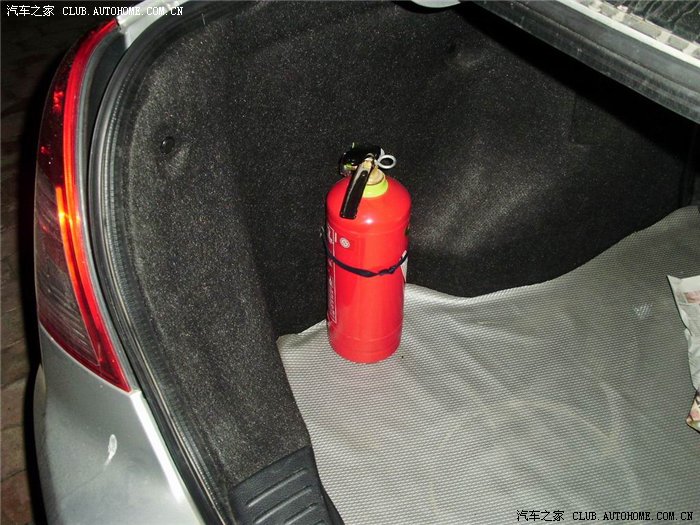我的灭火器在车里存放的位置(图片)