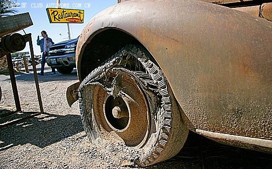 【图】比基尼美女教大家如何换备胎!_福克斯论