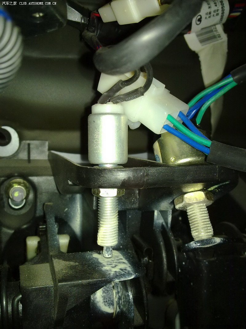 【图】行驶中踩下离合器怠速升高是怎么回事?