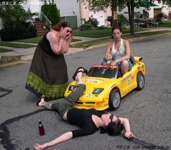 【图】一个醉酒美女开车撞死另一个美女 旁边