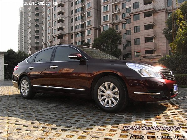 2011款天籁取消了珊蝴红颜色,有点小怀念.