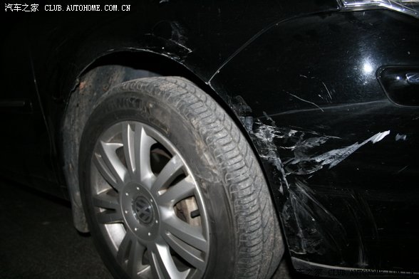 【图】<em>我的</em>POLO被撞了,附图,请教各位<em>兄弟姐</em>