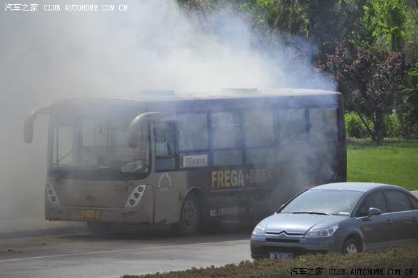 【图】今日直拍--塘沽东江路公交自燃_POLO论