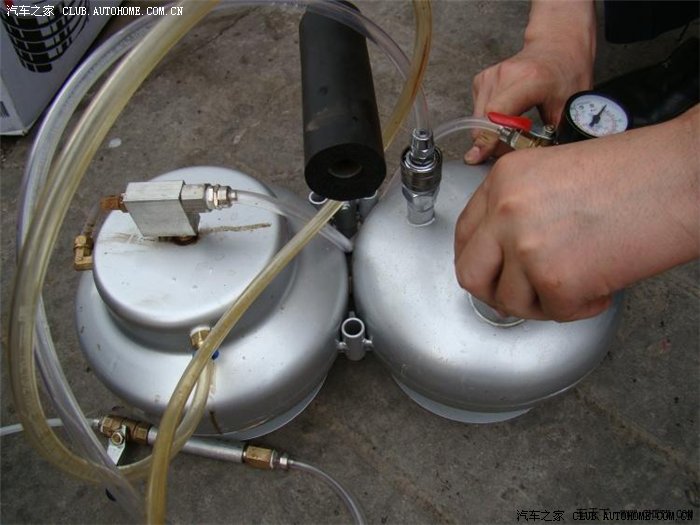 【图】清洗发动机燃烧室作业