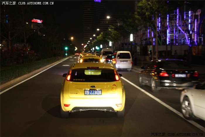 【图】只能用震撼形容!28辆黄色福克斯炫丽车