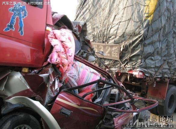 【图】京沪高速恐怖车祸(开车别超速,有承受能