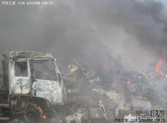【图】京沪高速恐怖车祸(开车别超速,有承受能