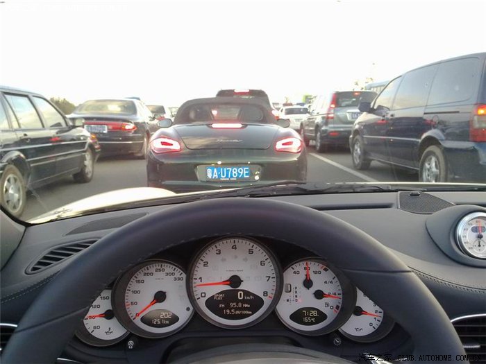 开始堵车,无聊拍摄中.
