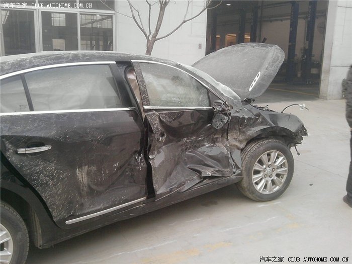 【图】转自雅阁论坛~~新君越时速160码撞击护