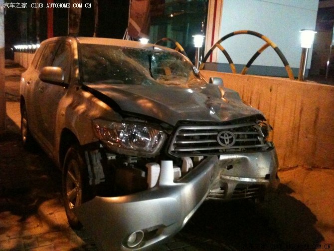 【图】郑州丰田4S店的事情.车都撞毁了4S店还