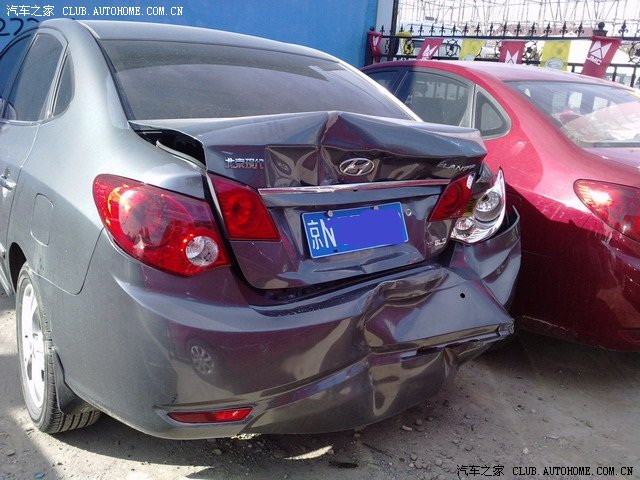 【图】悦动被追尾,变形严重!4S吐露悦动车体脆