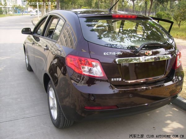 吉利帝豪ec715rv,吉利帝豪ec7rv两厢 帝豪ec715-rv摩卡红408公里作业,新车第五天撞上门了.