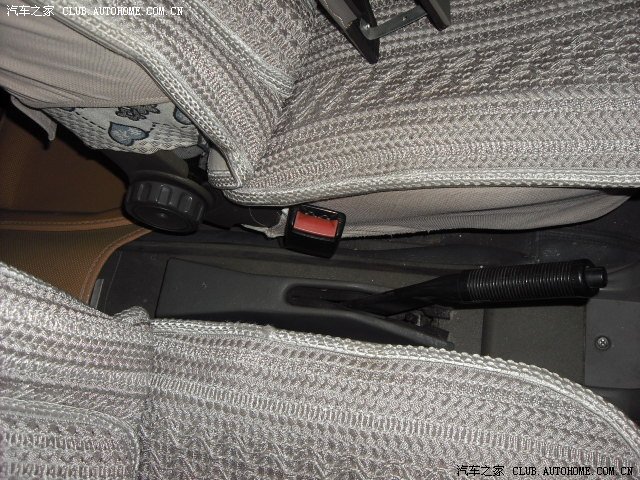 超人安装前排扶手箱问题