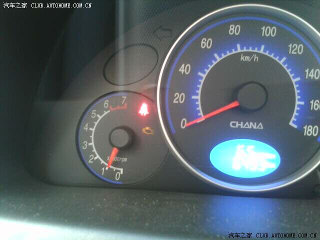 有图发动机故障灯长亮是什么问题