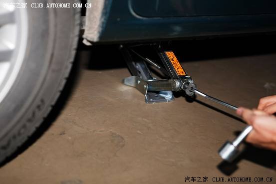 【图】杯具了,晚上出门时间发现后轮被扎,自己