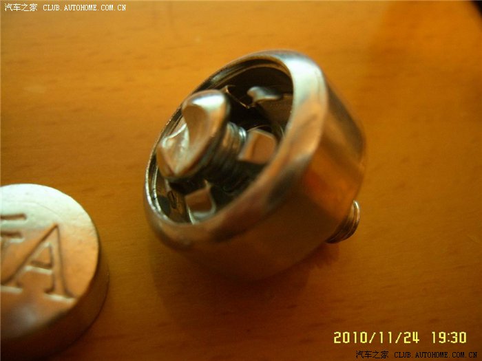 【图】车牌刚寄到,但是不知道怎么装,哪位大侠