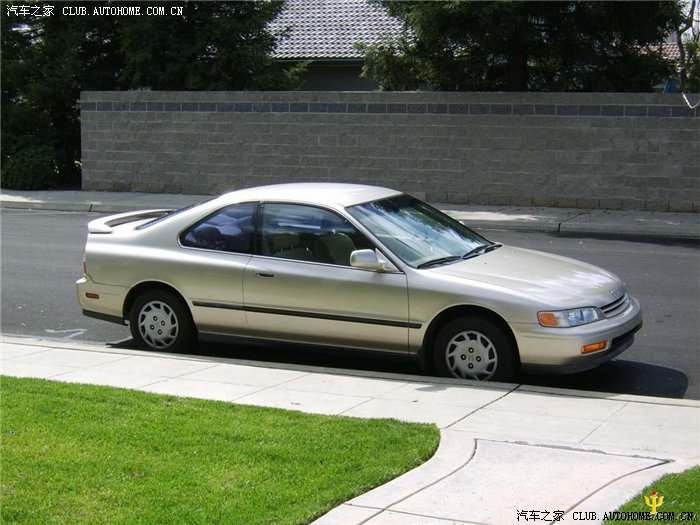 1993年本田雅阁两门轿车   两门的我没见过,不过看起来不错