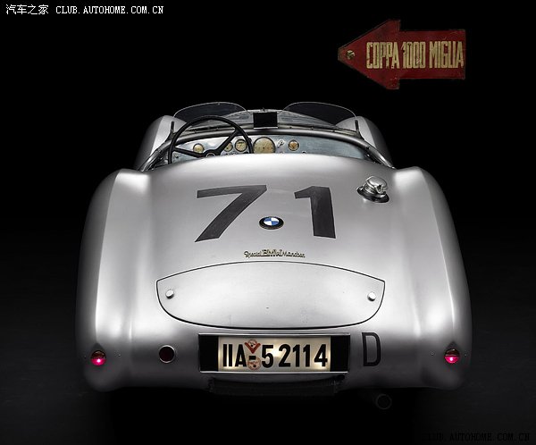 【图】5s展厅惊艳!宝马328复古跑车重出江湖