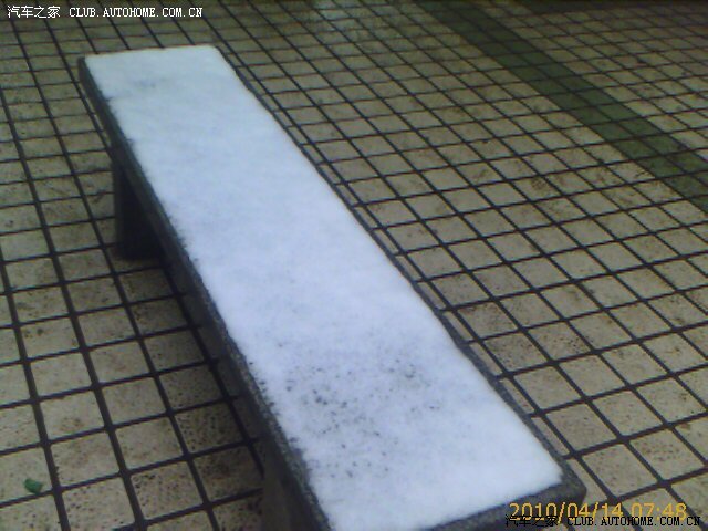 古城西安,一觉醒来发现下雪了,罕见的天气!