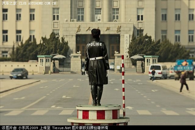 【图】穿皮质风衣的大连女交警:魅力超过朝鲜