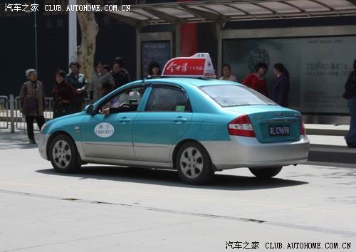 镇江市出租车基本上都是赛拉图和现代,感觉还是不错的