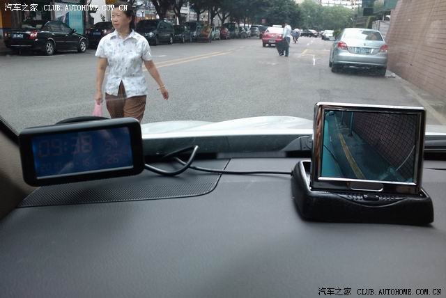 【图】看看俺加装的倒车雷达和前后视影像。