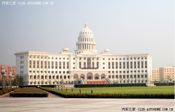 气势恢宏的北京吉利大学图书馆