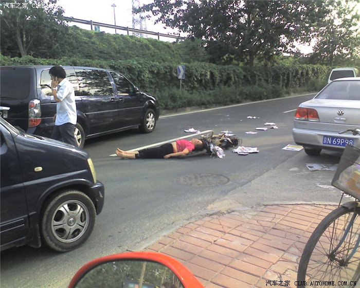 今天下午北京京通快速路辅路车祸