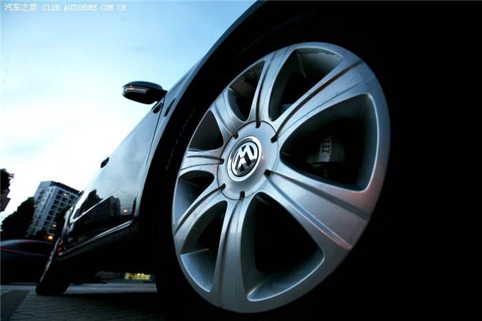 卡罗拉和朗逸哪个提速快?比1.6排量的。