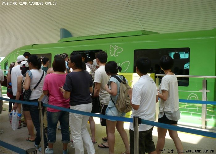 新加坡圣淘沙赌场外面摆了一辆车据说是亚洲最