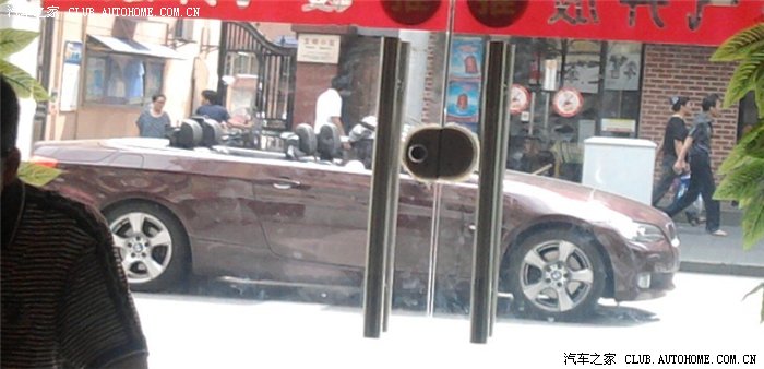 【图】看到嘻哈造型的小姑娘开车宝马双排座的