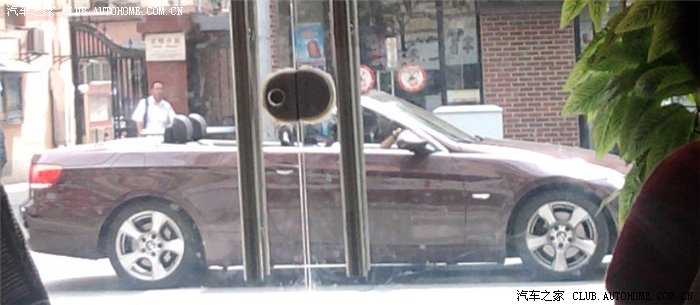 【图】看到嘻哈造型的小姑娘开车宝马双排座的
