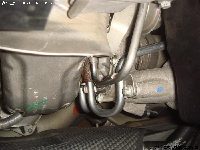 【图】难道只有我的E200涡轮增压器油管接口