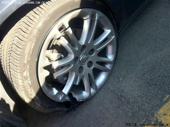 【图】在4S店发现君威轮毂断裂门大轮毂,薄