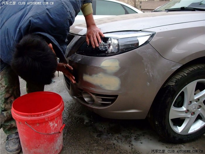 【图】铂金棕福三前保险杠被刮+补漆修复过程