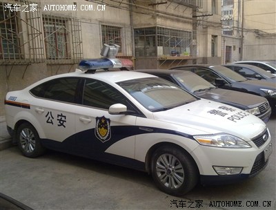 拍到的警车,还是很神气的.