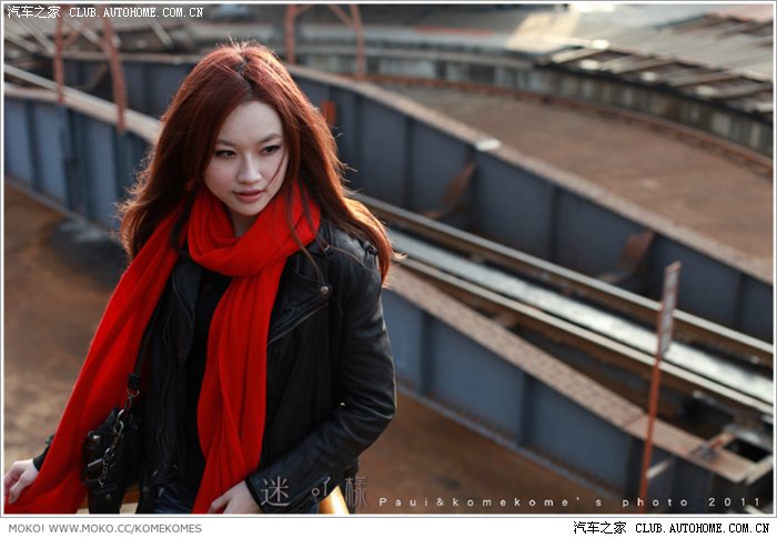 【图】很喜欢穿黑色外套加红围巾的女孩