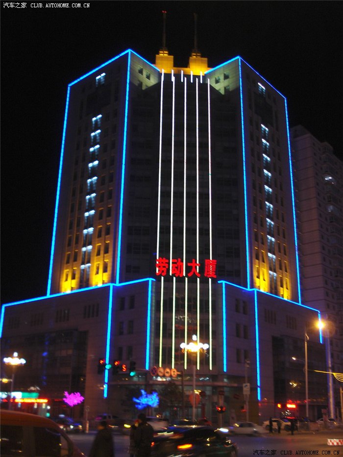      尽管如此,照片也能反映出朝阳市美丽的夜景