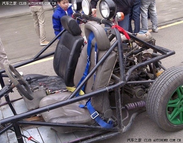 【造车牛人】街头实拍成都牛人自制钢管车