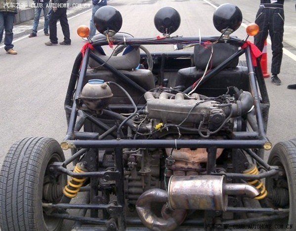 【造车牛人】街头实拍成都牛人自制钢管车