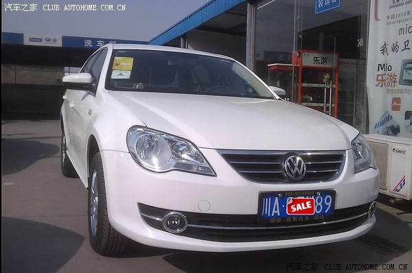 成都1.6手时3.17提车了,白色,先来2张照片