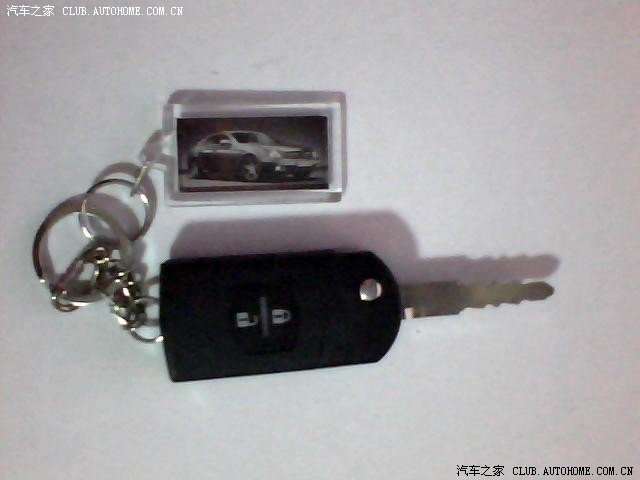 【图】遥控钥匙上的红灯老是闪,也锁不上车,怎