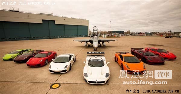 【图】众超跑在飞机场迎战大黄蜂F-18